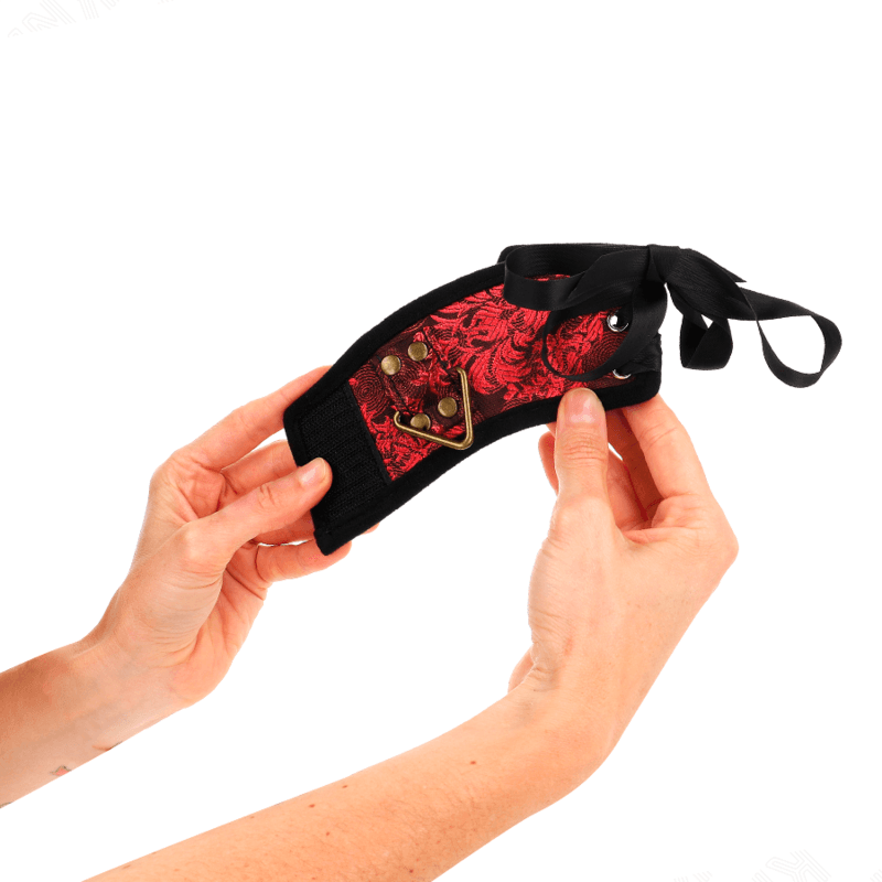 KINK - SCANDAL WRIST RESTRAINTS RED-BLACK LACE DETAILS 24.5 CM X 6.5 CM thumb 4