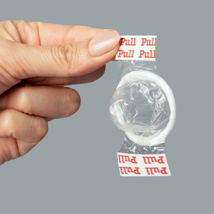 UNIQ - PULL LATEX FREE CONDOMS WITH STRIPS 3 UNITS thumb 3